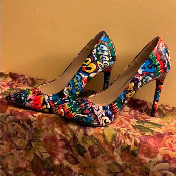 Heels - Picture 2 of 3